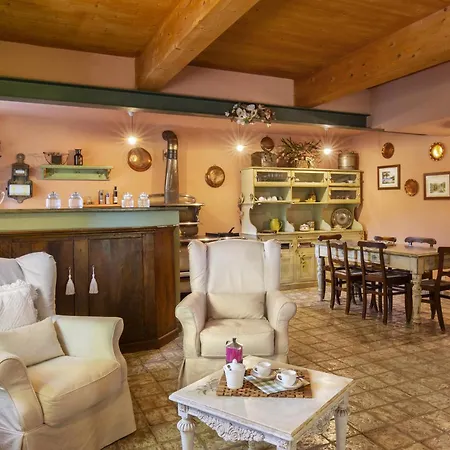 Villa Terrarossa With Pool In The Vineyard Mezzane di Sotto